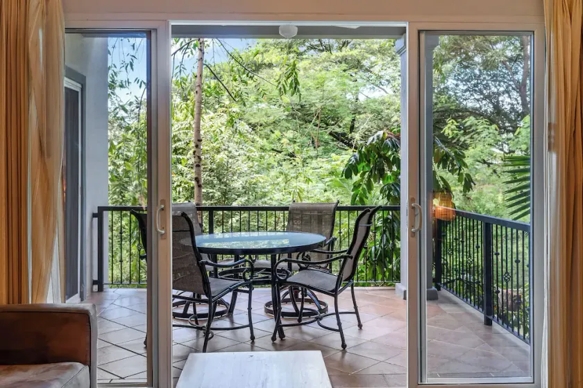 3-BD Beauty with Pool Near Beach - Image 1