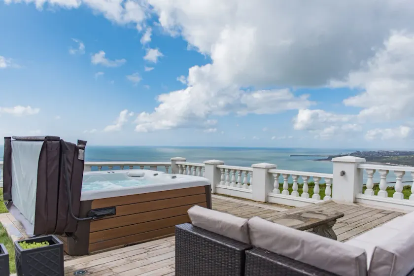 Abbots Cliff House by Bloom Stays - sleeps 10 guests  in 5 bedrooms - Image 1