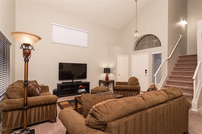 Comfy, 3 sovrum, 2. 5 badrum, 8 sovplatser, i hjärtat av Arrowhead Ranch - Image 1