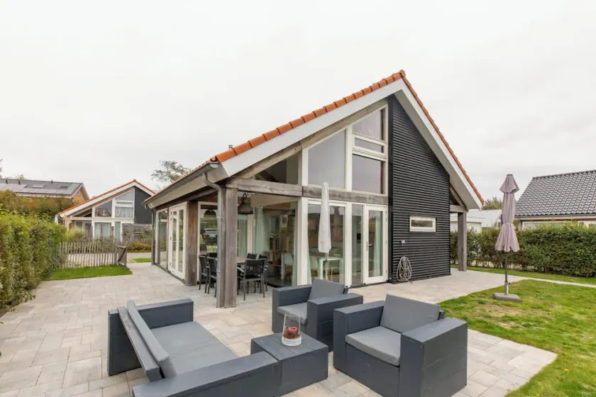 Wonderful Beach Holiday Home for 6 - Image 1