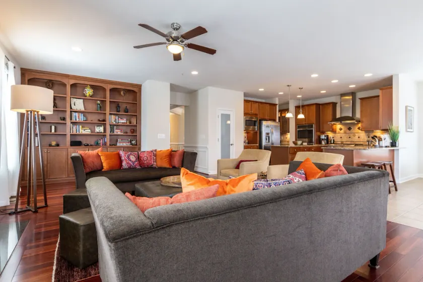 Gorgeous 3000+ SF, 5BR, 5BA -10 min to DC - Families, Arlington Cemetery - Image 1