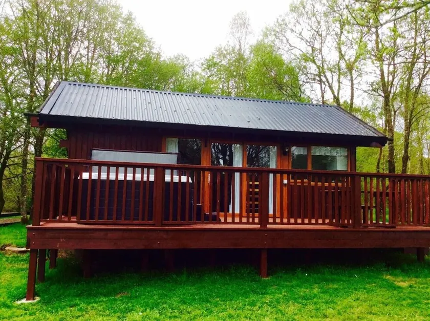 Elevated Loch View Cabin with WiFi, Electric Hot Tub and Mountain Views - Image 1