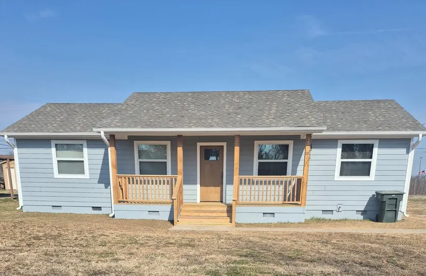 4 Bedroom-2 Full Baths Close to lake - 20 min to airport - Image 1