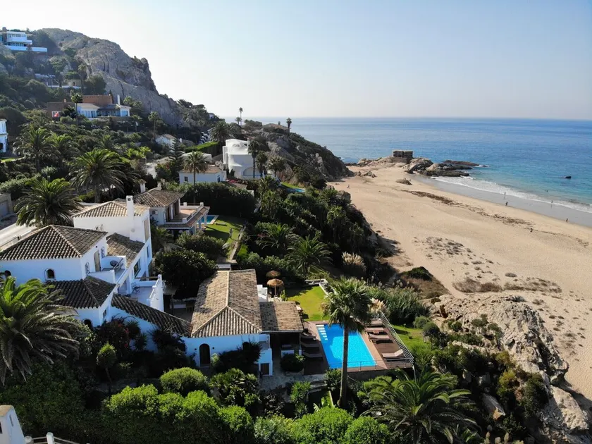 Exclusive villa on the beach front. FREE WIFI - Image 1