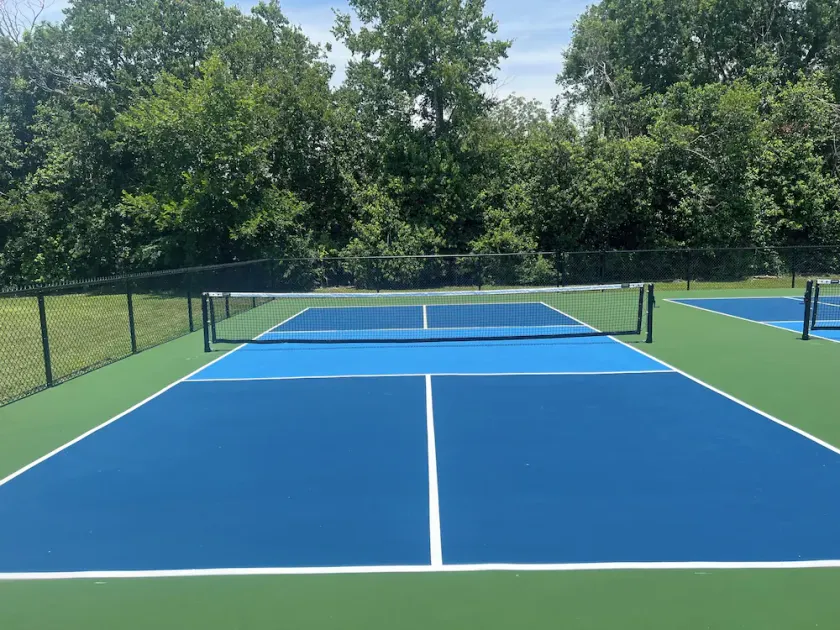 San Marcos River House I 2 Pickleball Courts I Sleeps 20+ l Hot Tub l 3 acres - Image 1