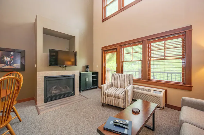 B206 One Bedroom & Loft Lake View - Image 1