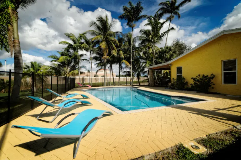 Amazing ranch experience with private lake & pool - Image 1