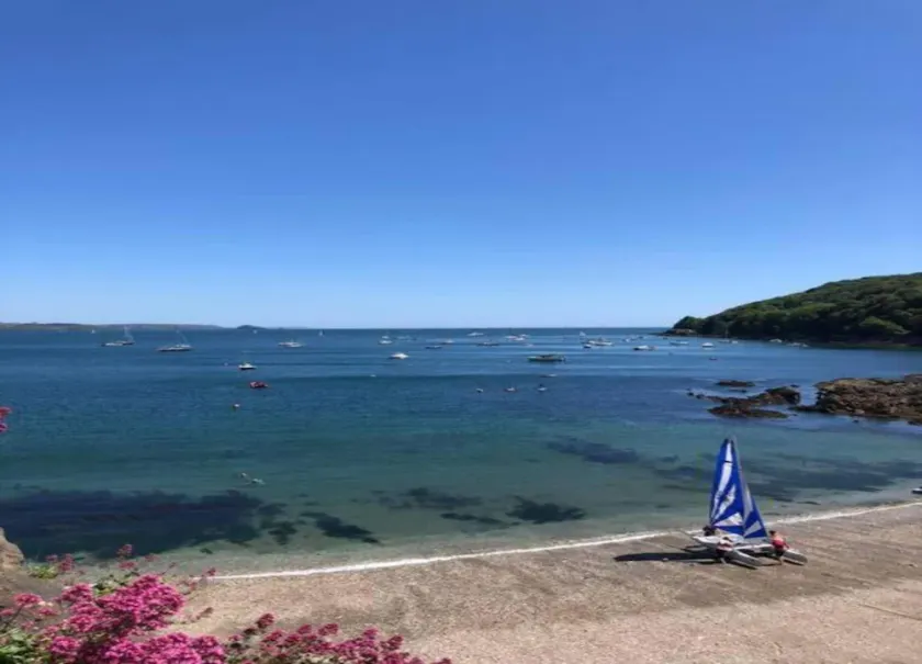 Pet-friendly Coastal Cottage Near Beach, No Deposit - Image 1