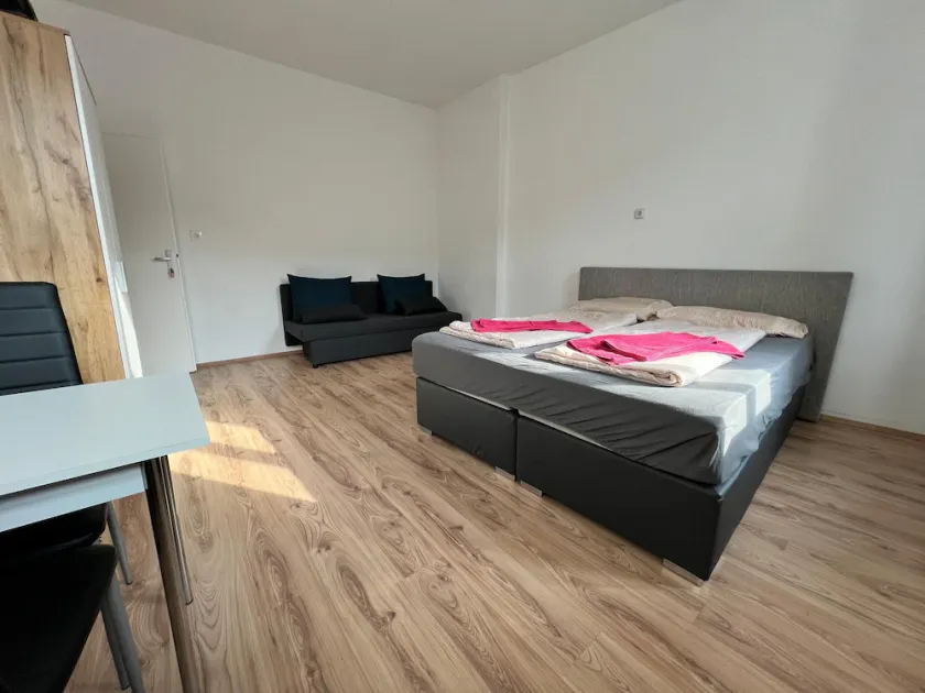 Comfortable 4 private rooms in shared Apt Perfect for Groups & Friends - Image 1