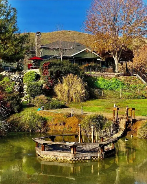 Beautiful Villa with Pool & Scenic Views in foothills close to Sequoia's - Image 1