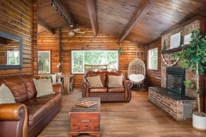 The Alder Lodge - Hot tub, shuffleboard, air hockey, bbq, dogs-ok - Image 1