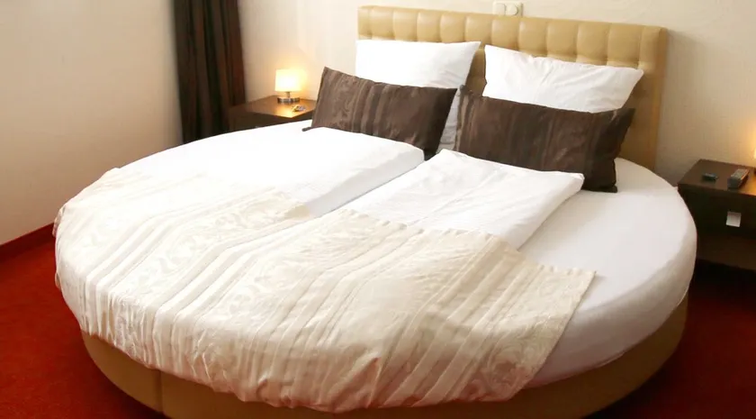 Junior suite with bath - Home Hotel - Image 1