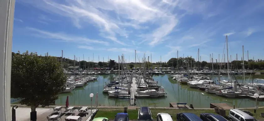 Gite with lovely view of the harbour, all comforts, 10/12 pers, ideal for family or friends - Image 1