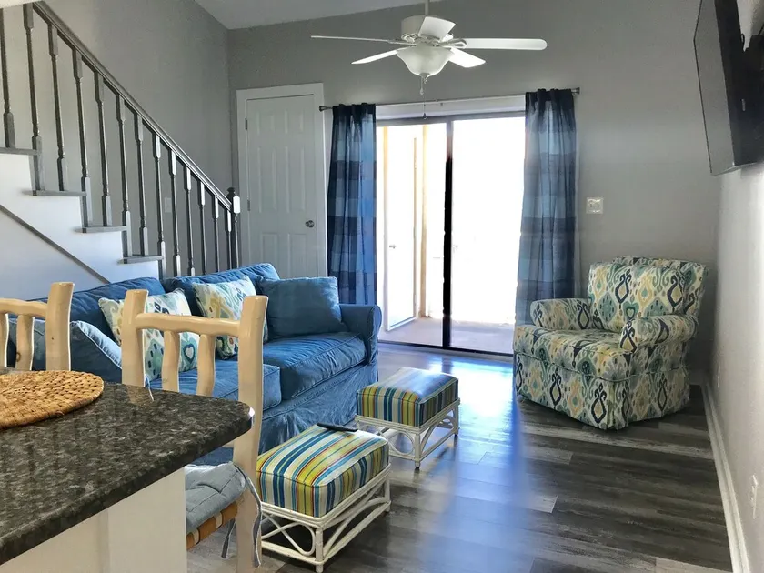 Gran precio | Remodelación total | Condominio de 2 pisos | Pregunte acerca de Free Fun! - Image 1
