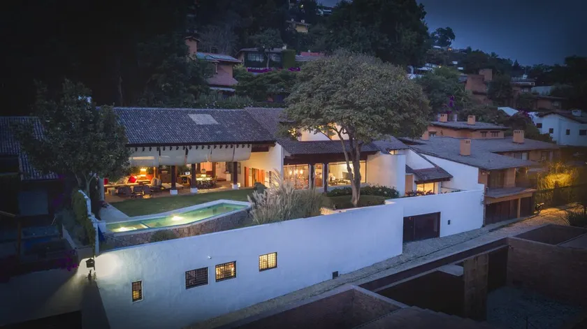 Incredible view. Luxury and comfort in a great location. - Image 1