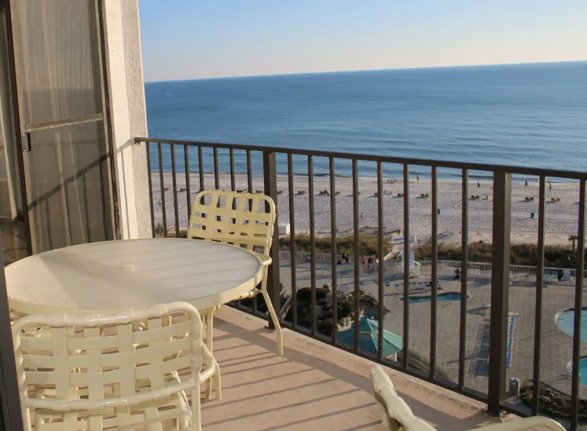 Une entrée de récif! Luxueux condo en bord de mer pour des vacances reposantes en famille. - Image 1