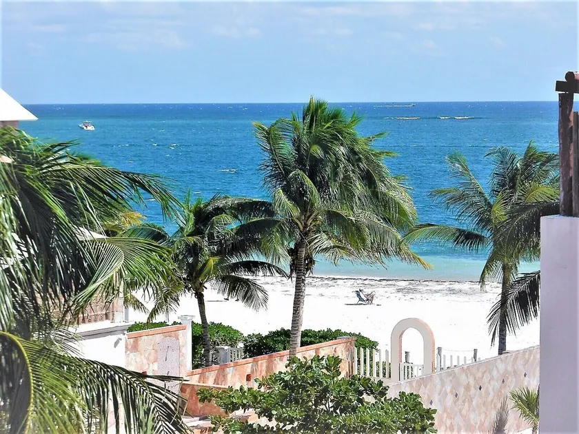 Beach Condo B2 Ocean view Pool In-Town Paddle bd Kayaks Bikes Beach equip - Image 1