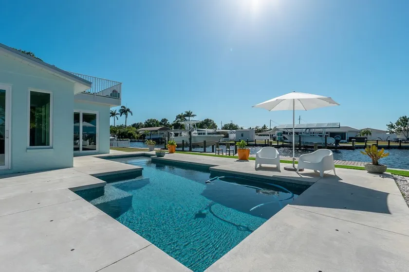 Waterfront oasis, sunsets, heated pool, hot tub, boat dock, near boat ramp - Image 1