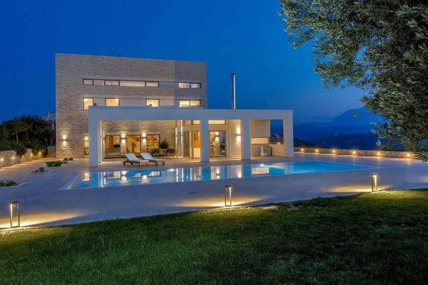 Villa - Sleeps 10 - Pool - Parking - Pool Table - Image 1