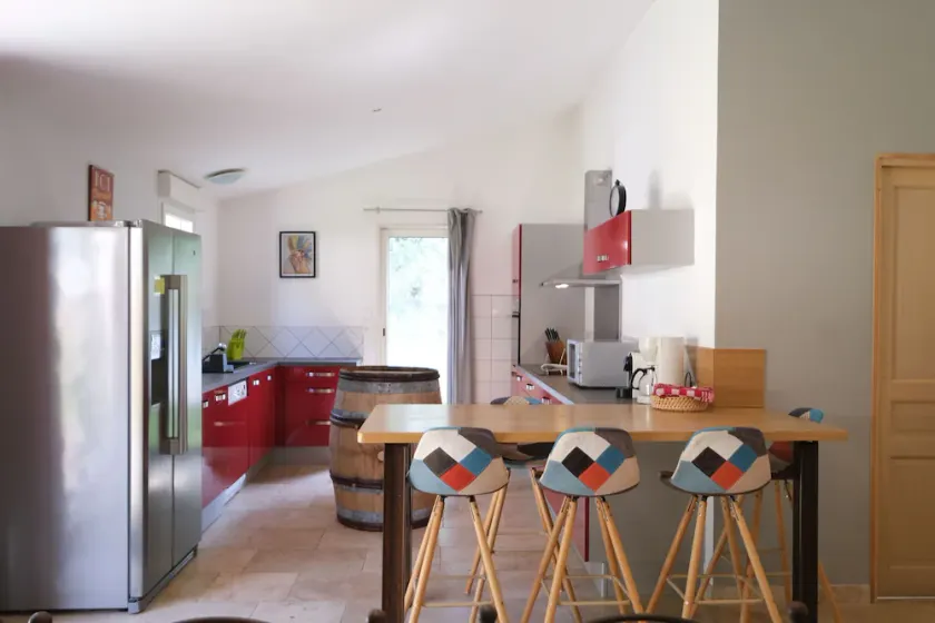 Sehr angenehme FERIENWOHNUNG ZU FUSS VON LUBERON - 8 Personen - Image 1