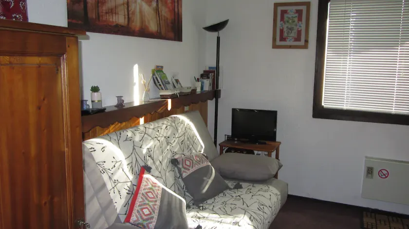 Charming studio with mountain views - Image 1