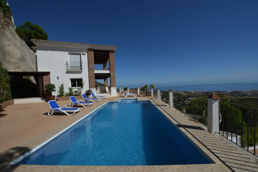 Villa mit beeindruckendem Panoramablick zum Meer, Privatsphäre und Swimming Pool - Image 1