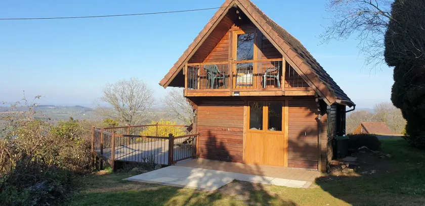 3 Bedroom Chalet/Lodge Stunning Views of Lake & Golf Course. Pool (May to Sept) - Image 1