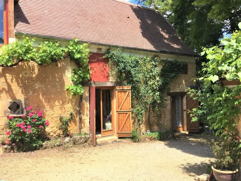 Superior apartment with balcony in the countryside - Image 1