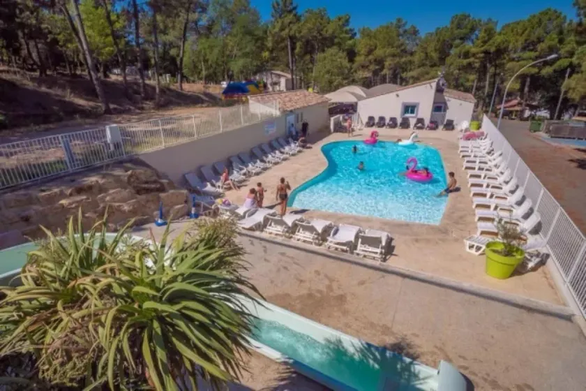 ZEcamping 3 étoiles animé chiens acceptés animé piscine chauffée - Image 1