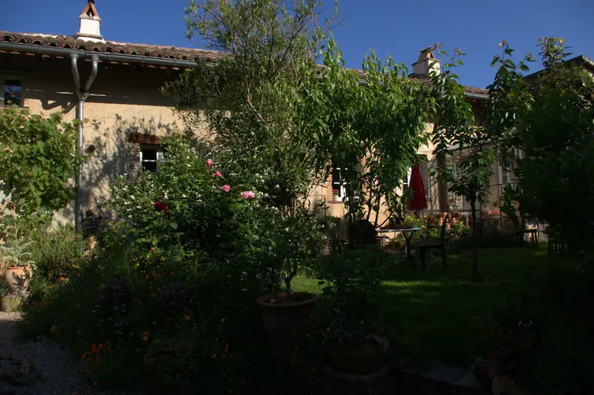 Character house with garden in a 13th century Bastide - Image 1