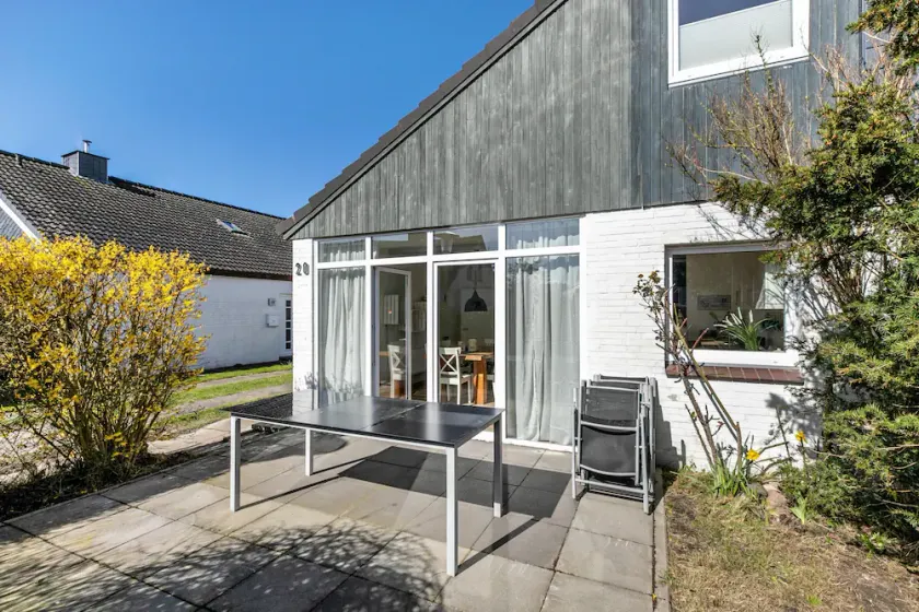 Vacation Home \"Deich Hus\" with Private Terrace, Garden & Wi-Fi - Image 1