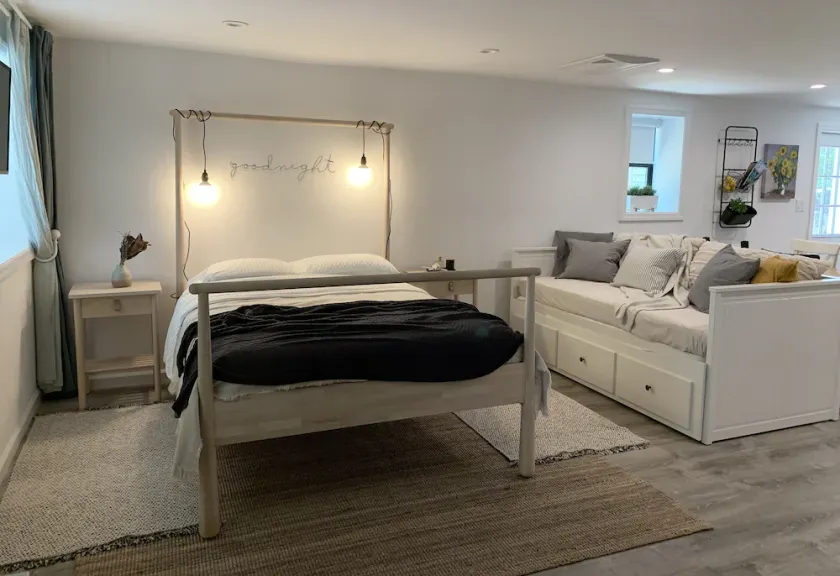 Stylish Tarrytown Studio - Walk to Train & Main St - Image 1