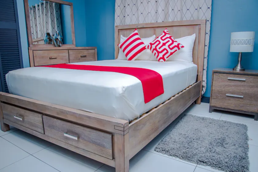 2Bdrm, Fully A/C, King Bed, Free Wifi, Walking distance from Devon House - Image 1