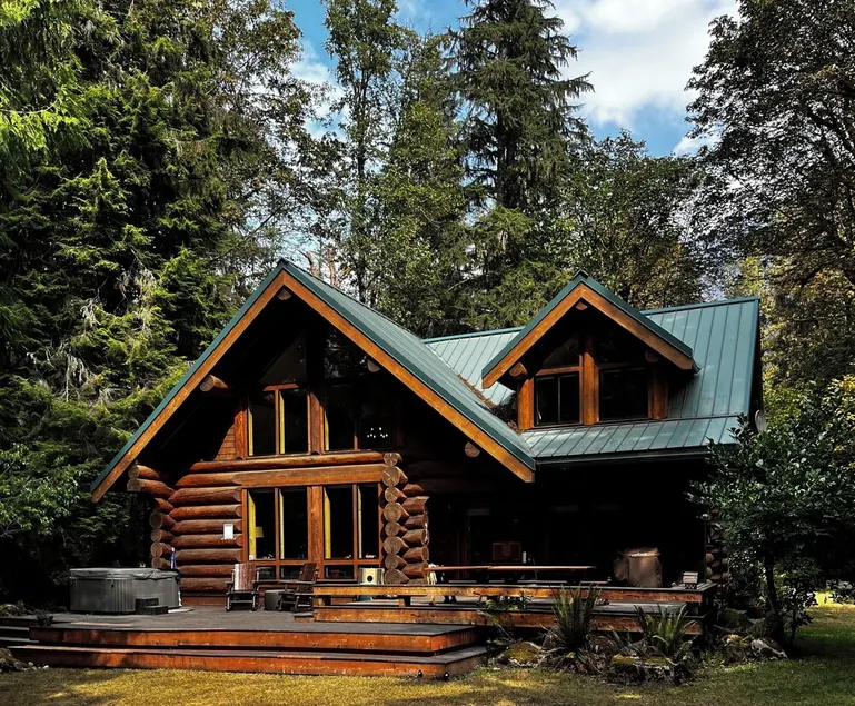 Luxury Riverfront Log Cabin Near Stevens Pass with Hot Tub & Two-Story Fireplace - Image 1