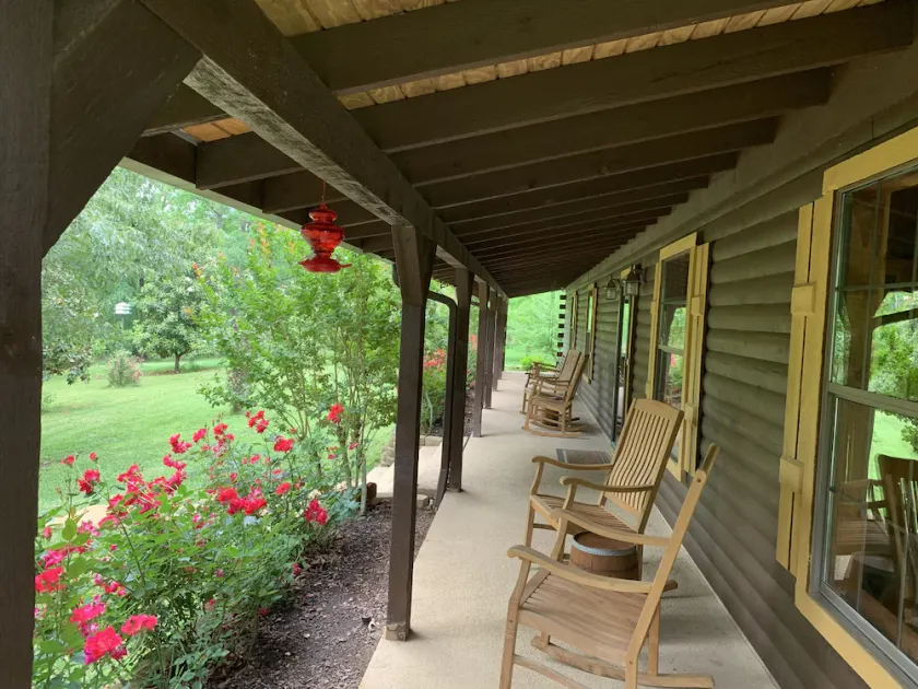 6 BR Log Home in Piney Woods of East TX with hot tub and POND - Image 1