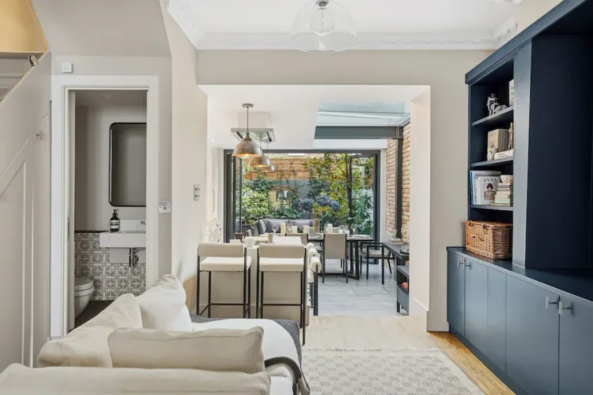 Central 4 Bedroom House with Garden in Battersea close to Chelsea - Image 1