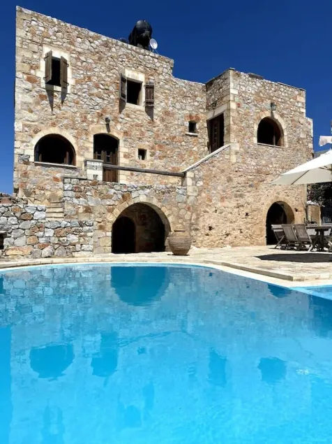 Apartment Ela in a traditional stone villa - Image 1