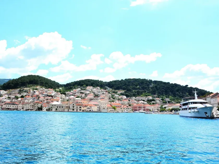 Apartments Tonka, (14490), Pucišca, hr - Image 1