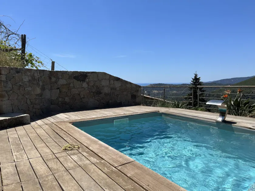 Charming house with ocean and mountain views and a private pool   - Image 1