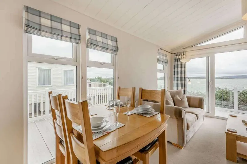 Bay View Lodge Poole Harbour Vista on Water's Edge - Image 1