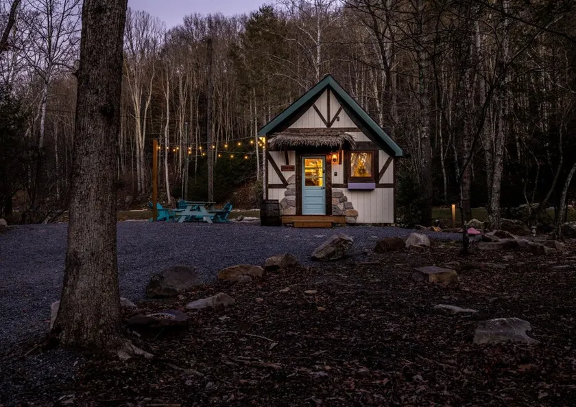 Storybook Cottage @ Four Fillies Lodge-Glamping - Image 1