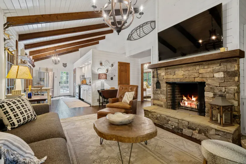 Modern cabin in Big Canoe  - Image 1