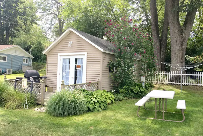 Simple & Fun Studio Cottage - Image 1