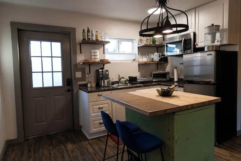 Bike, Hike, Ski, or Shop then relax in our peaceful bungalow - Image 1