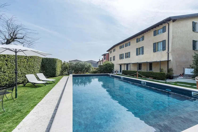 Appartement 'Antica Torre Petrarca' avec vue sur les montagnes, Wi-Fi et climatisation - Image 1