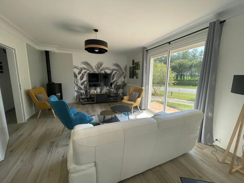 Charming Renovated Home with Private Pond, Terrace, and Modern Amenities Near Beach - Image 1