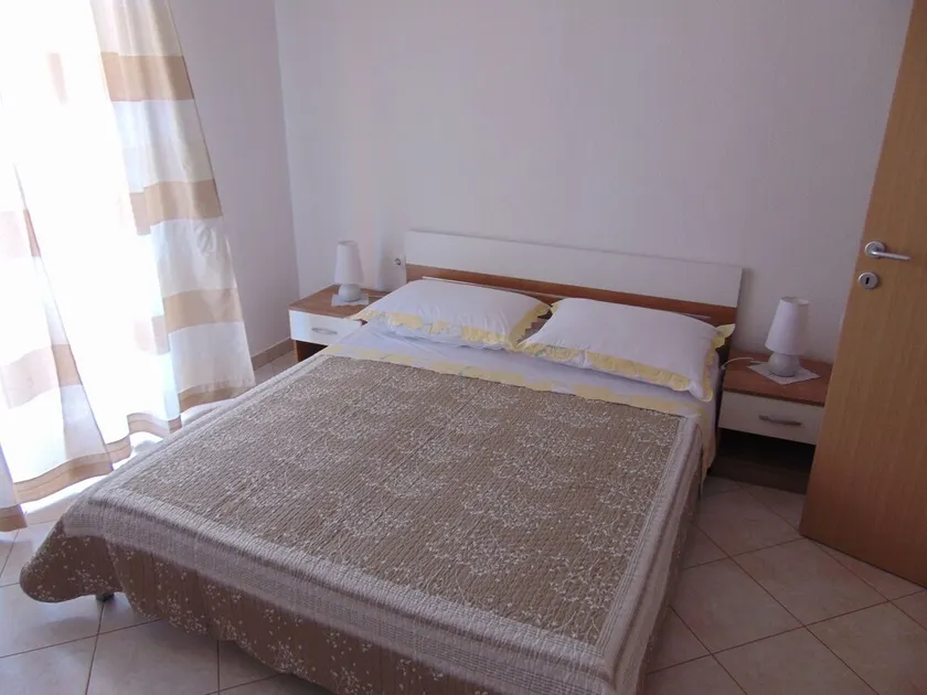Apartamento de una habitación con un balcon Sucuraj, Hvar (A-11228-a) - Image 1