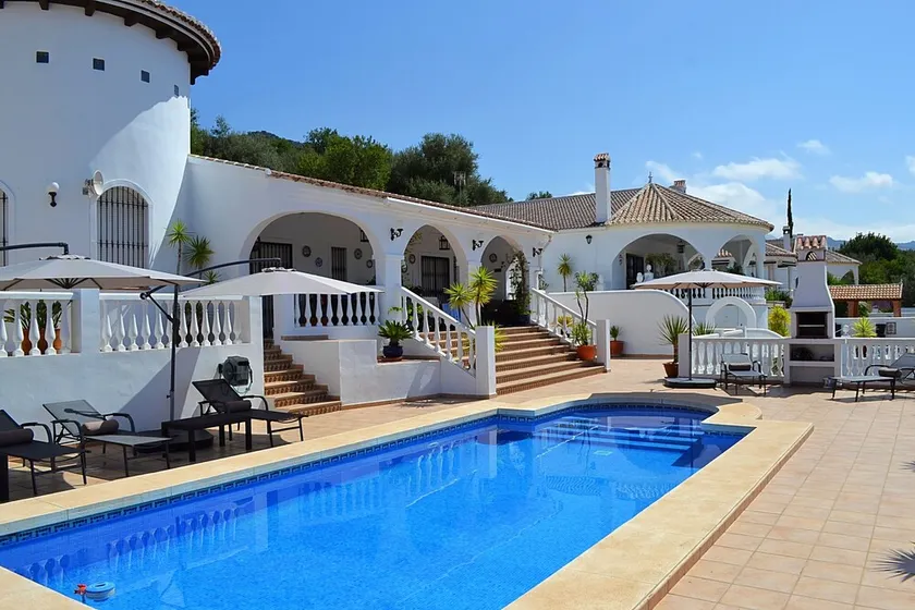 Luksus ferie villa med privat swimmingpool i en smuk, fredelig indstilling - Image 1