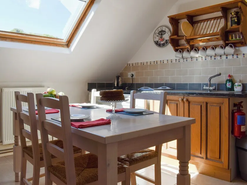 A large, comfortable apartment in this stunning region of North Devon. - Image 1