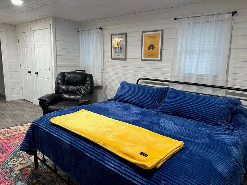 300 Sq Ft Studio Apt - Downtown Lexington, close to Mid-Ohio Sports Car Course - Image 1